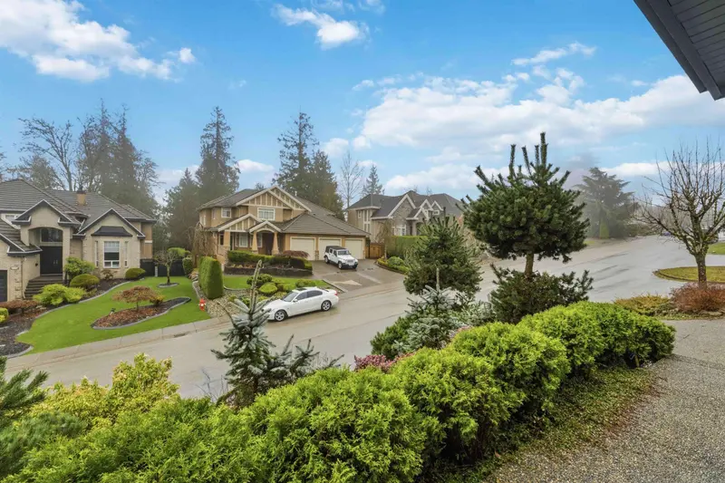 11151 164 STREET - photo 3 of 25