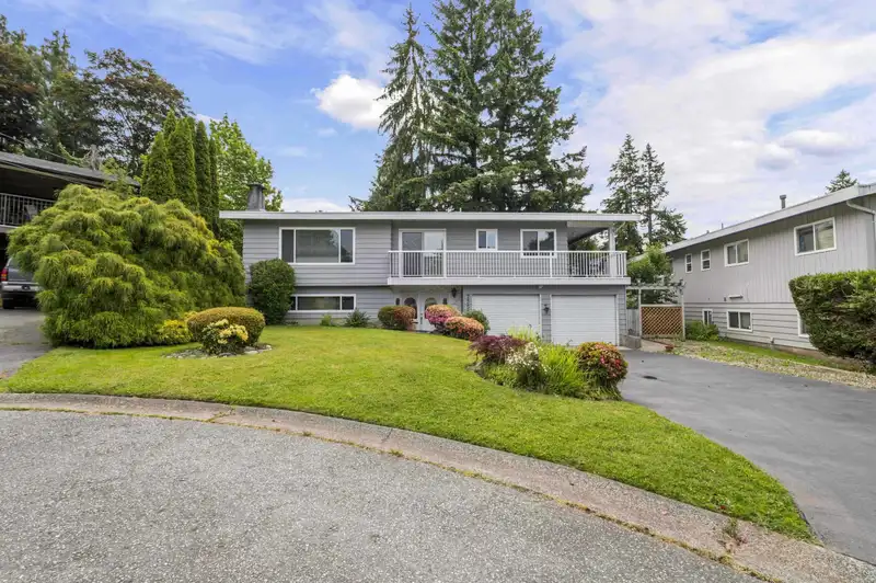 7352 WHITBY PLACE - photo 3 of 40