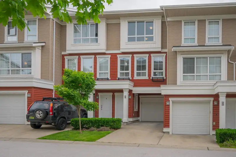 34 19505 68A AVENUE - photo 1 of 40