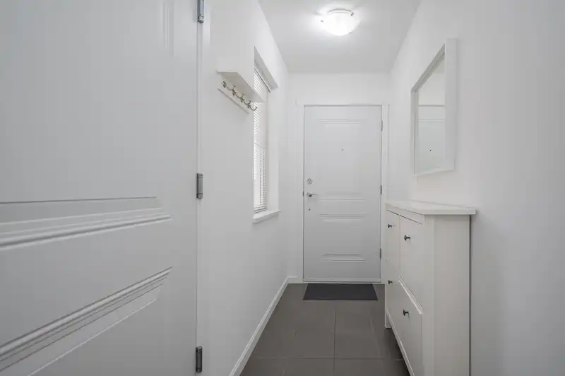 34 19505 68A AVENUE - photo 4 of 40