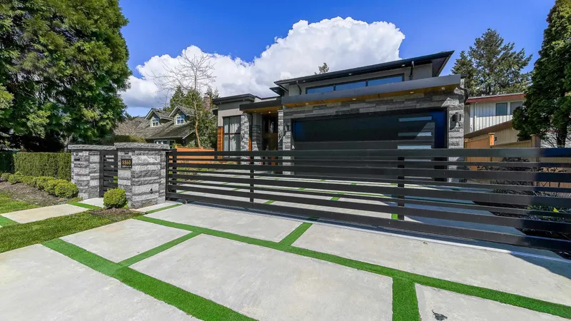 8860 CARMICHAEL STREET - photo 2 of 22