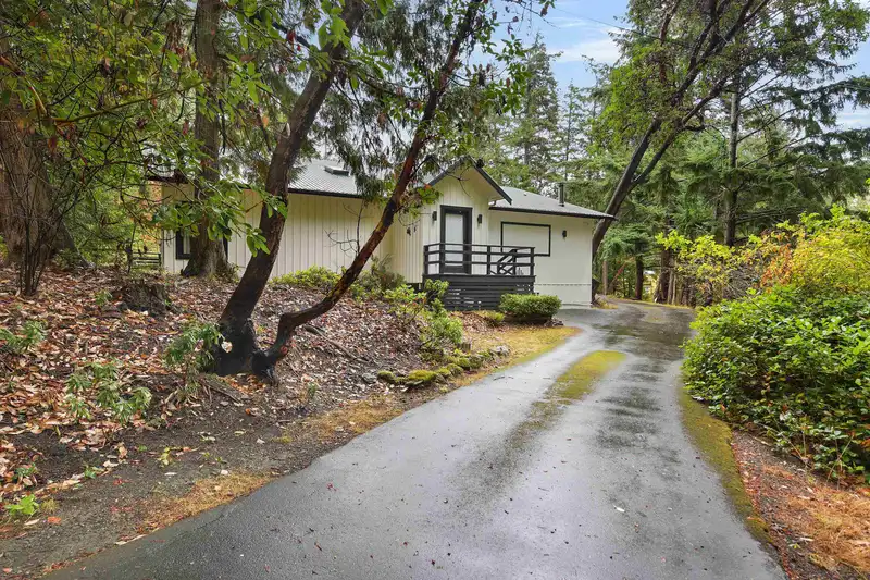 505 BAYVIEW DRIVE - photo 2 of 35