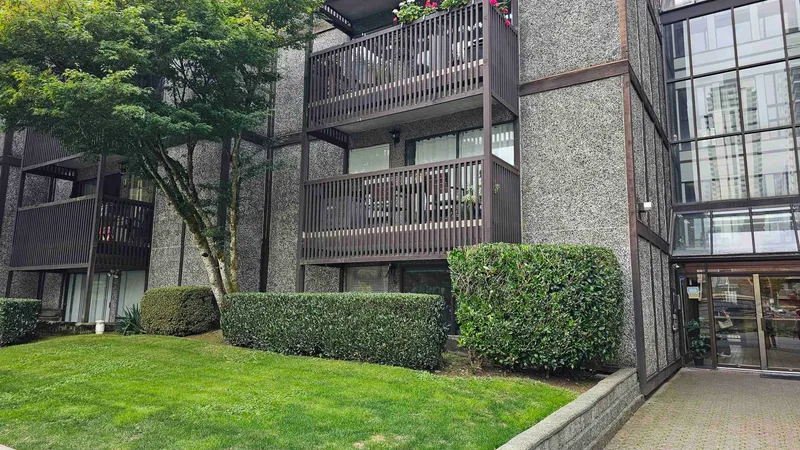 117 13501 96 AVENUE - photo 1 of 17