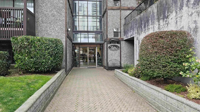 117 13501 96 AVENUE - photo 2 of 17