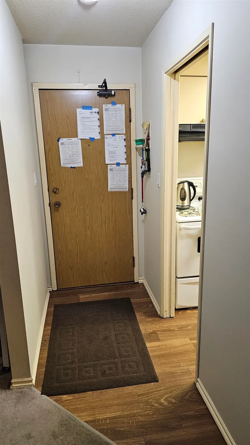 117 13501 96 AVENUE - photo 4 of 17