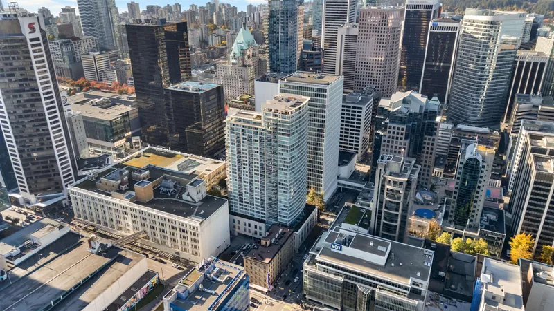 616 610 GRANVILLE STREET - photo 2 of 24