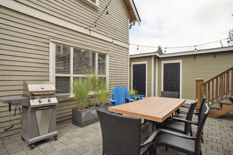 1371 E 20TH AVENUE - photo 4 of 33