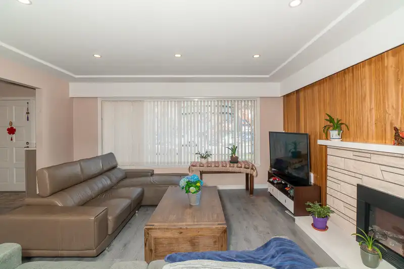 578 W 59TH AVENUE - photo 3 of 31