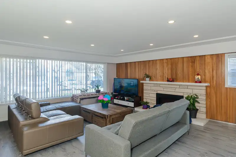 578 W 59TH AVENUE - photo 4 of 31