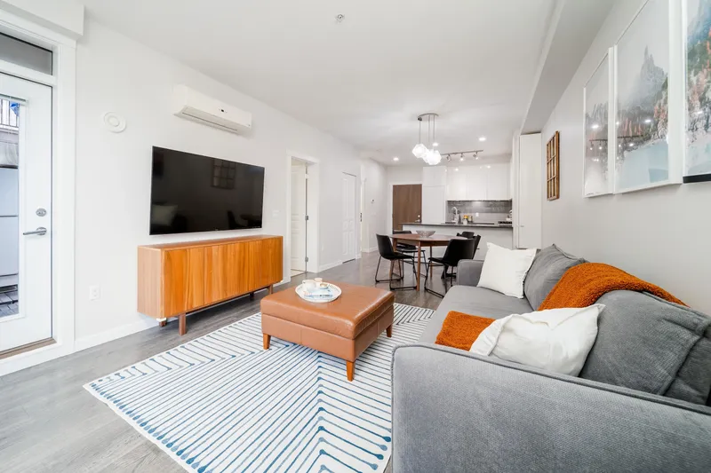 218 9399 ALEXANDRA ROAD - photo 2 of 25