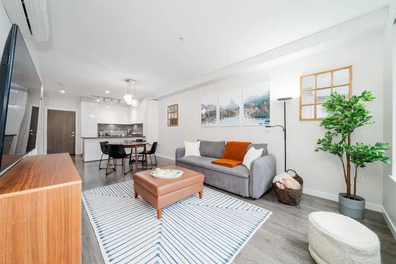 218 9399 ALEXANDRA ROAD - photo 3 of 25