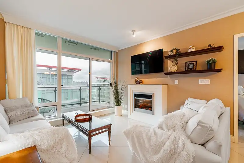 905 172 VICTORY SHIP WAY - photo 1 of 28