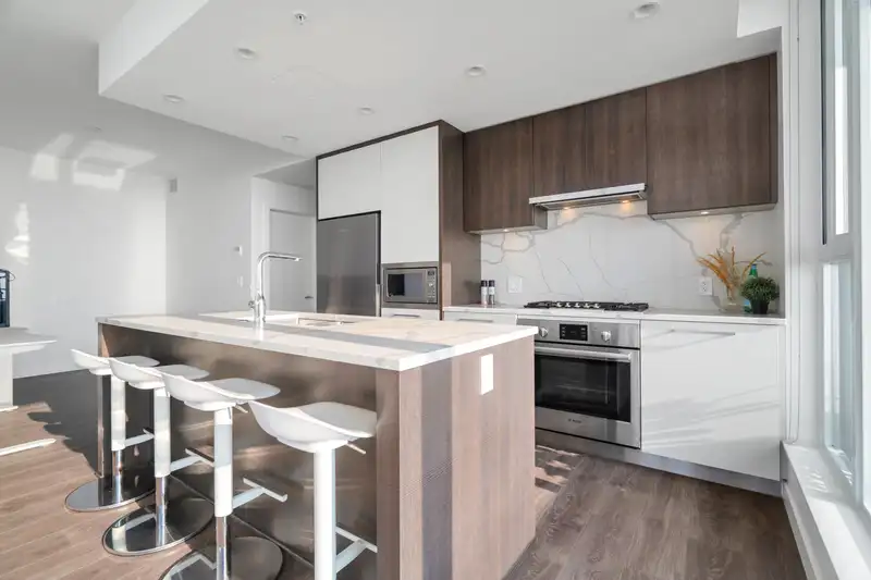3806 567 CLARKE ROAD - photo 1 of 38