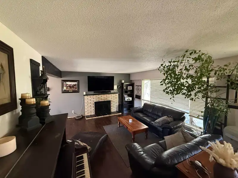 7307 116 STREET - photo 2 of 6