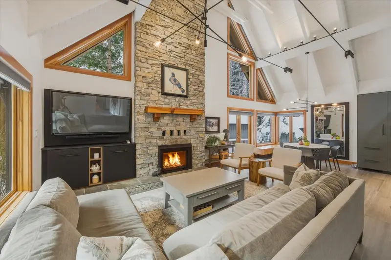 6725 CRABAPPLE DRIVE - photo 3 of 25