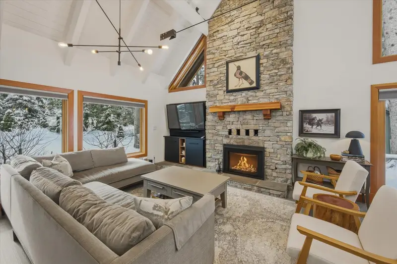 6725 CRABAPPLE DRIVE - photo 4 of 25