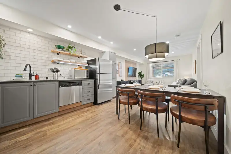 101 2021 KAREN CRESCENT - photo 1 of 38