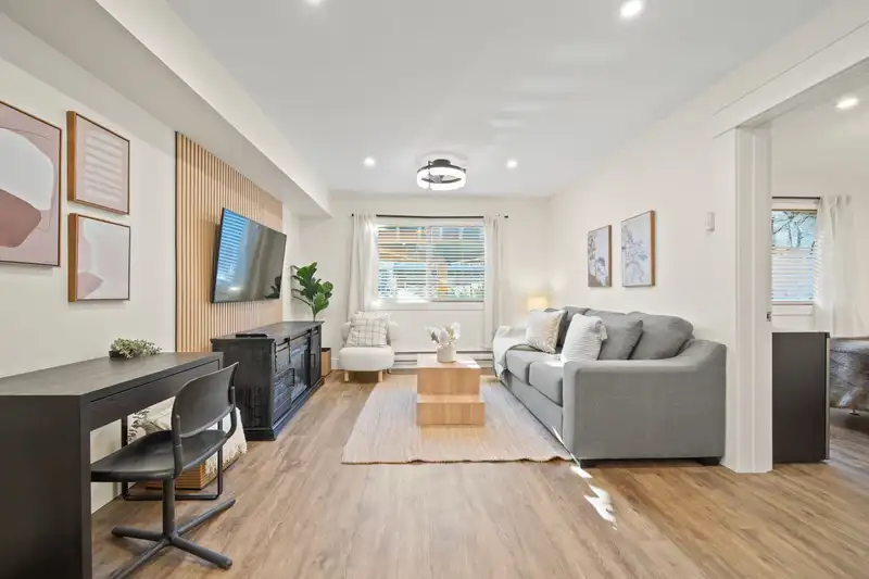 101 2021 KAREN CRESCENT - photo 3 of 38