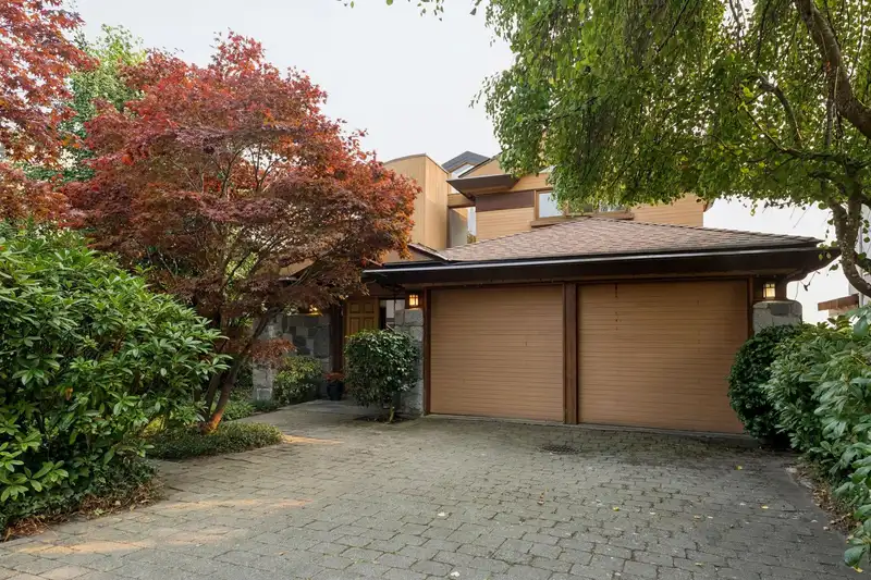 2342 BELLEVUE AVENUE - photo 4 of 40
