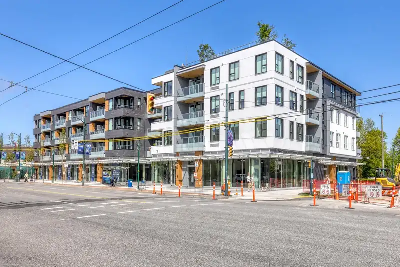 512 2471 ST. GEORGE STREET - photo 1 of 31