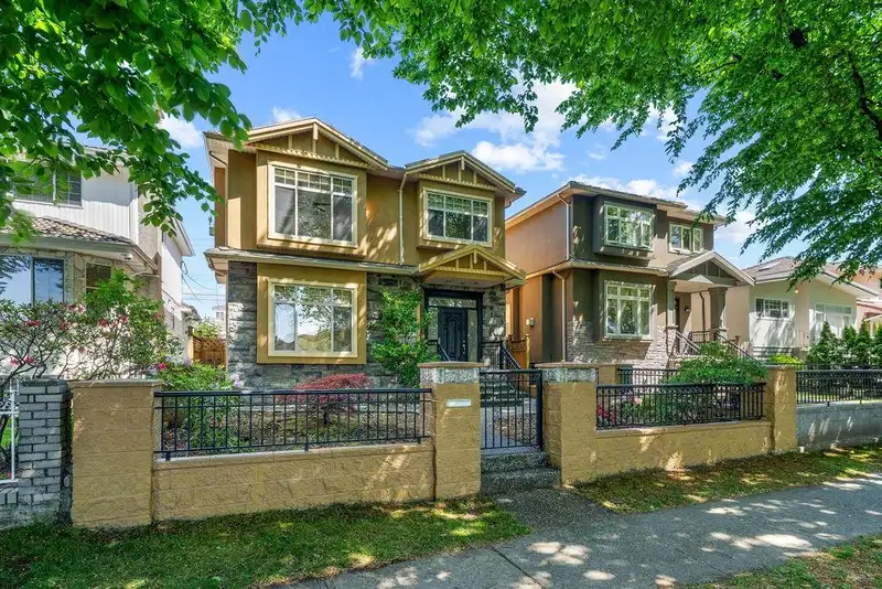 5388 SHERBROOKE STREET - photo 2 of 39