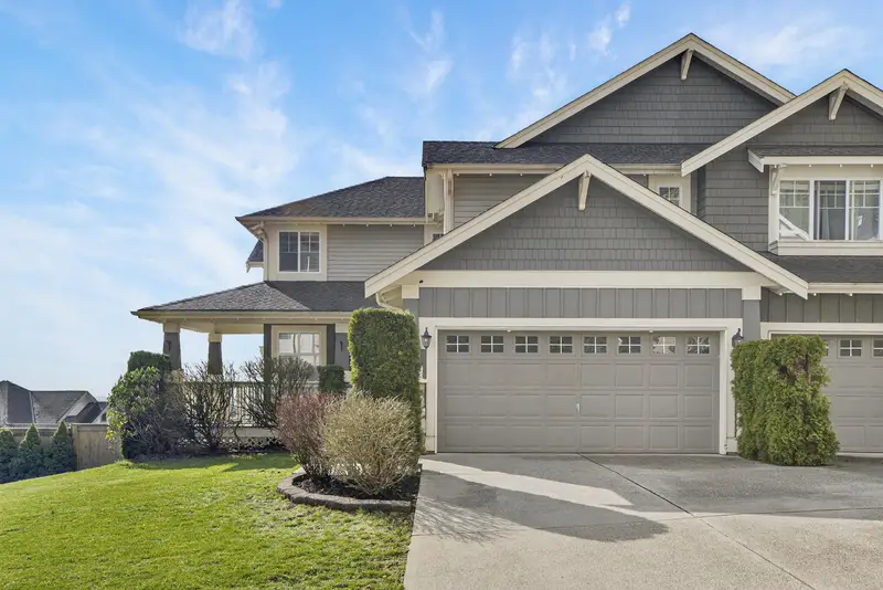 4 HICKORY DRIVE - photo 2 of 25