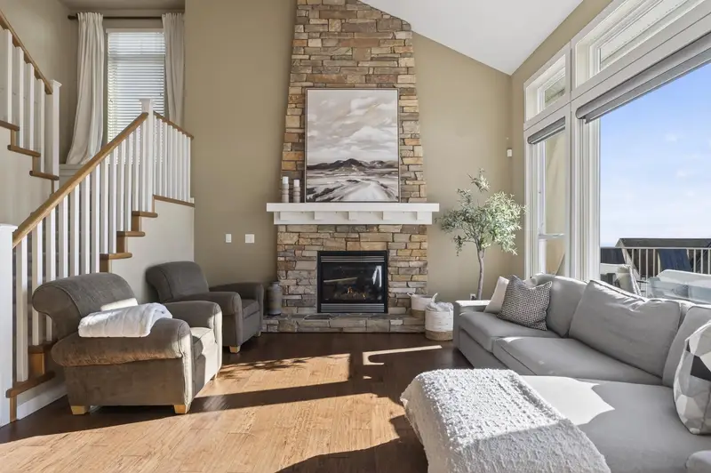 4 HICKORY DRIVE - photo 4 of 25