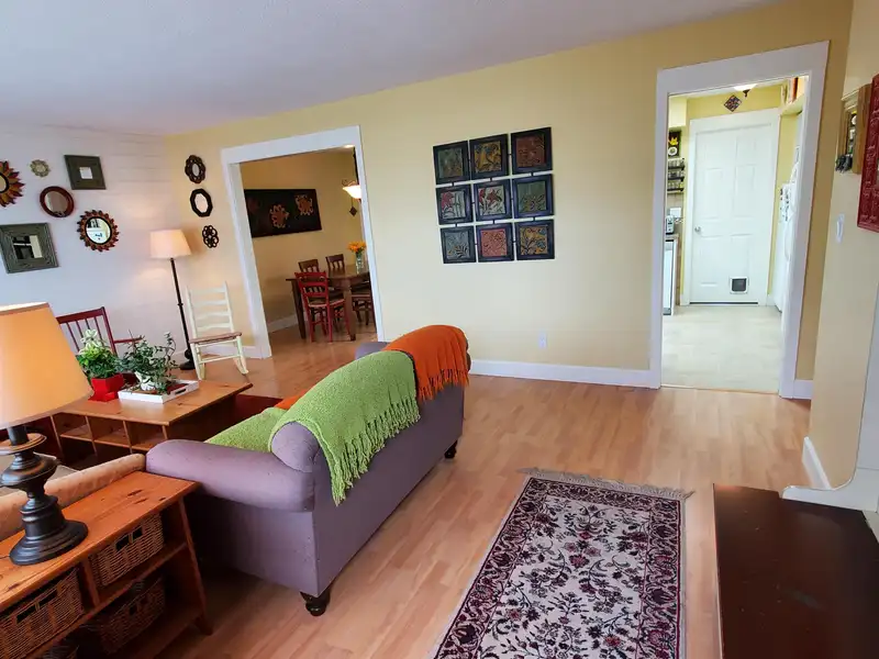 5499 CHESTNUT CRESCENT - photo 3 of 39