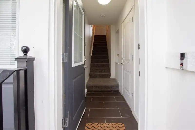62 7238 189 STREET - photo 2 of 17