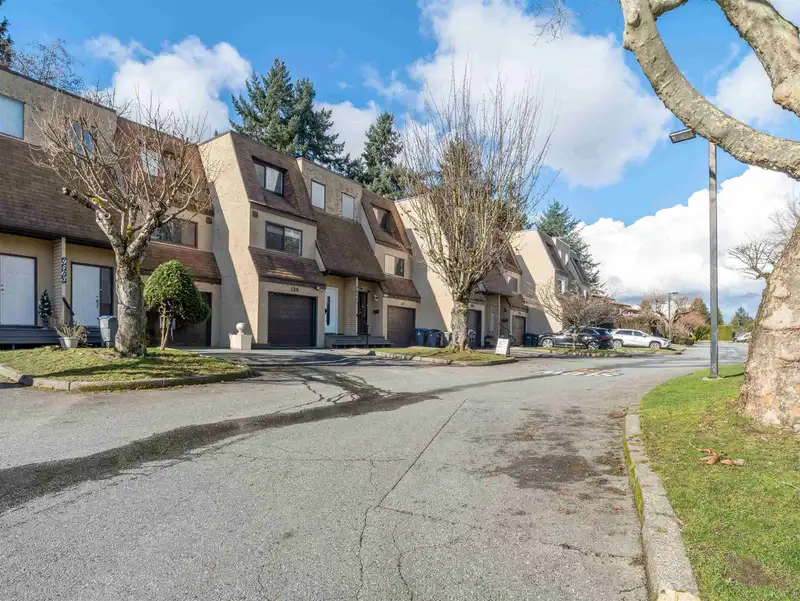 135 9463 PRINCE CHARLES BOULEVARD - photo 4 of 34