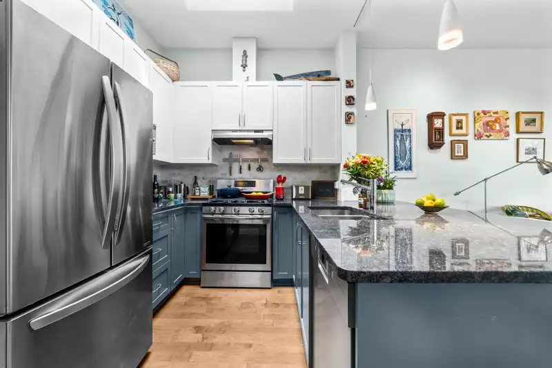410 1858 W 5TH AVENUE - photo 4 of 40