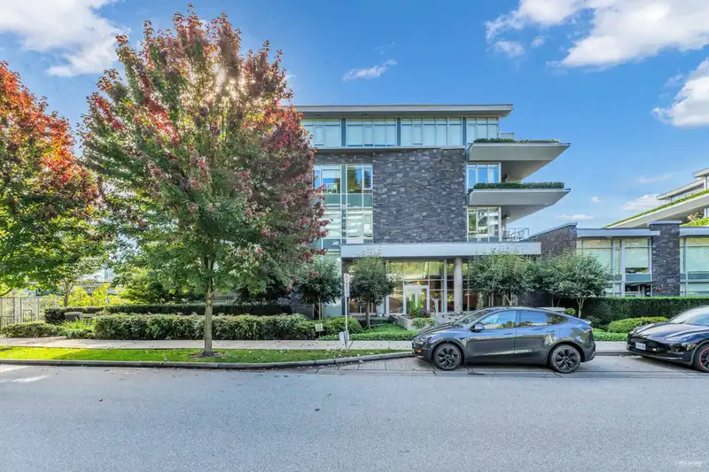 401 866 ARTHUR ERICKSON PLACE - photo 4 of 38