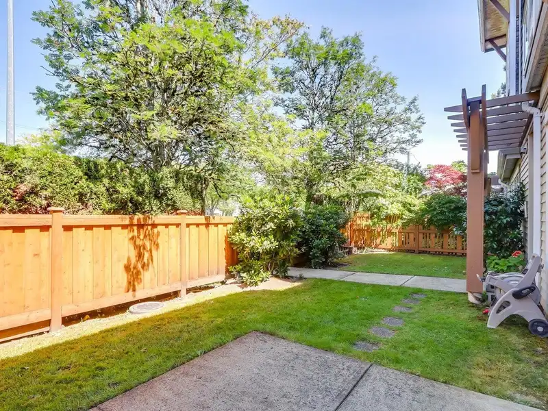28 7100 LYNNWOOD DRIVE - photo 4 of 21