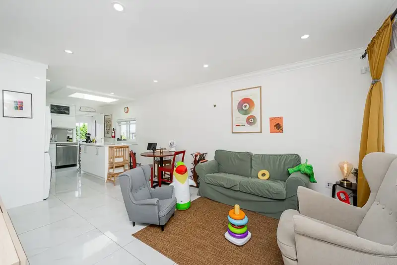 2843 E 5TH AVENUE - photo 4 of 39