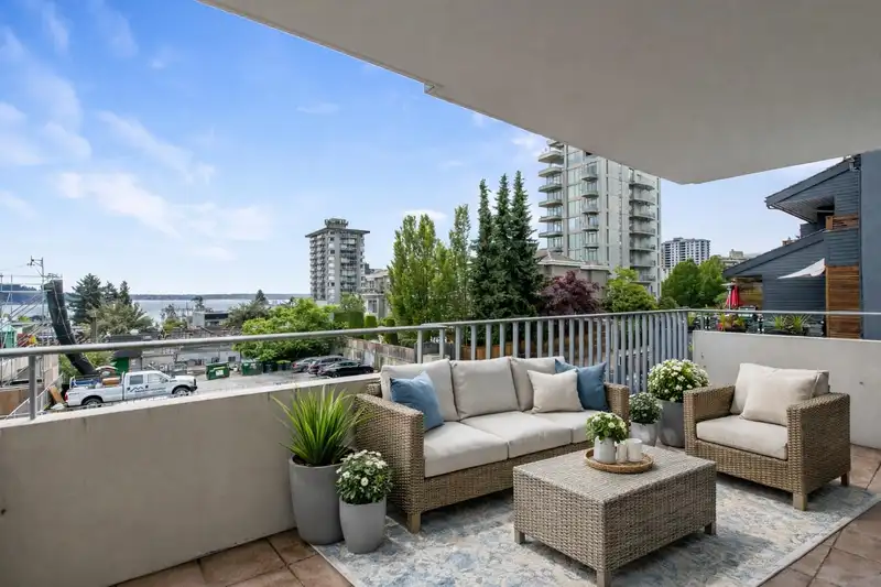 102 1730 DUCHESS AVENUE - photo 3 of 24