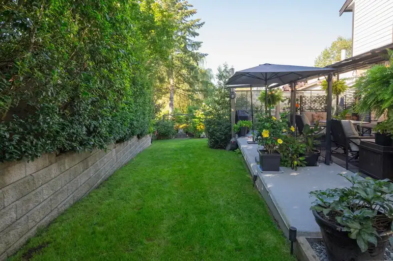 21435 93B AVENUE - photo 3 of 32