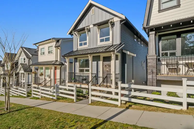 25097 112 AVENUE - photo 2 of 39