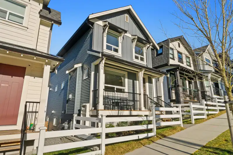 25097 112 AVENUE - photo 3 of 39