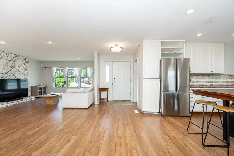 3112 DUNKIRK AVENUE - photo 3 of 32