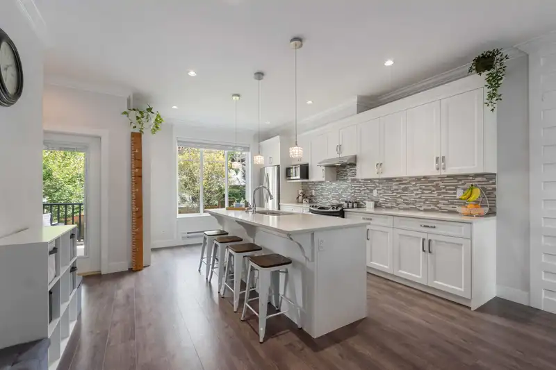 18 18818 71 AVENUE - photo 4 of 40