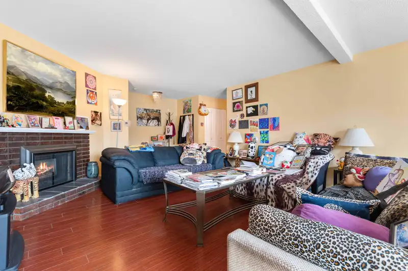 203 9516 ROTARY STREET - photo 4 of 33