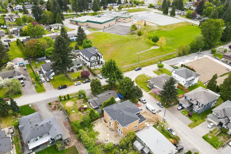 13909 114 AVENUE - photo 3 of 25