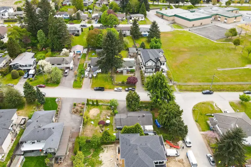 13909 114 AVENUE - photo 4 of 25