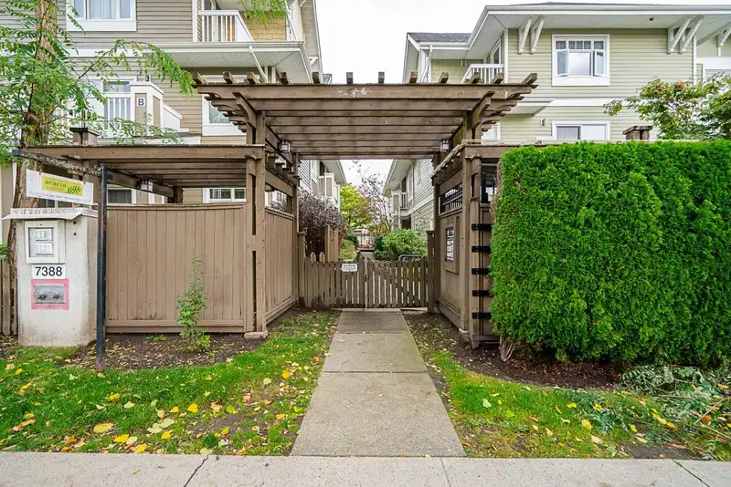 160 7388 MACPHERSON AVENUE - photo 2 of 40