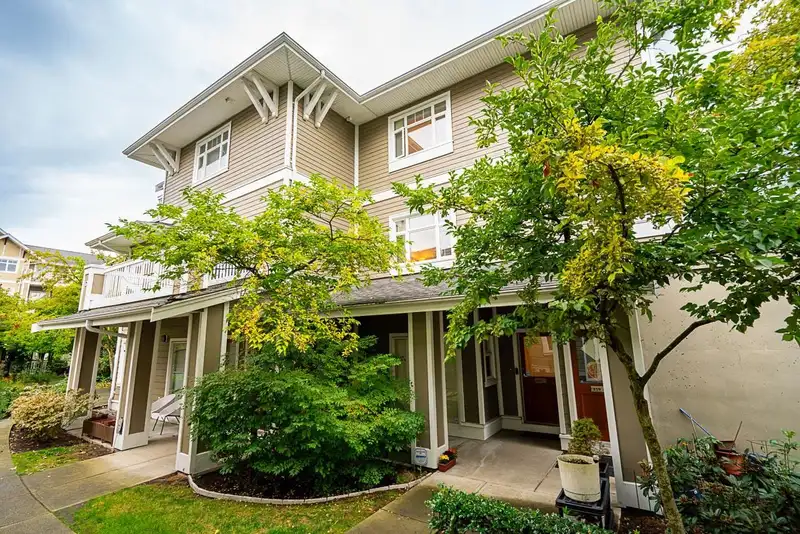 160 7388 MACPHERSON AVENUE - photo 4 of 40