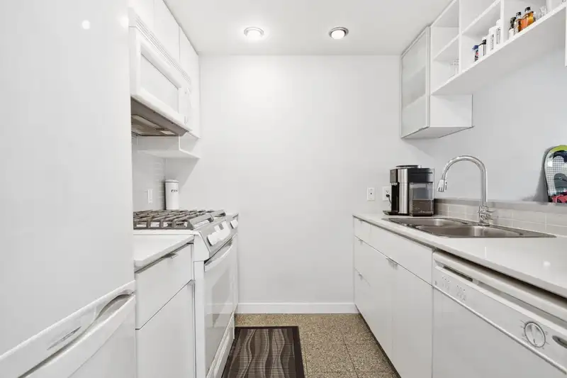 1203 939 EXPO BOULEVARD - photo 2 of 20