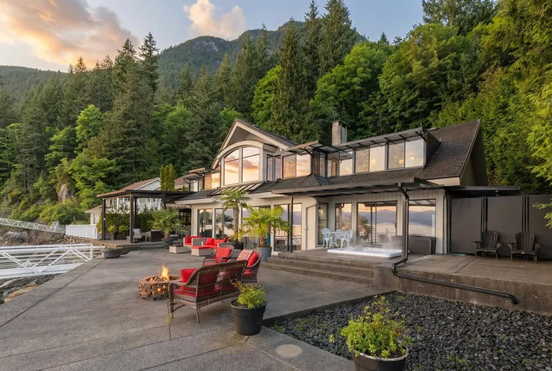 2 STRACHAN POINT ROAD - photo 2 of 25