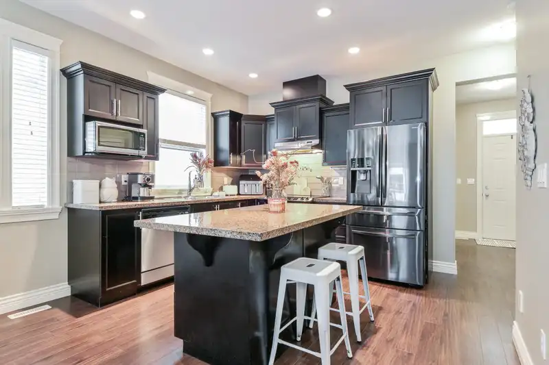19254 73 AVENUE - photo 3 of 33