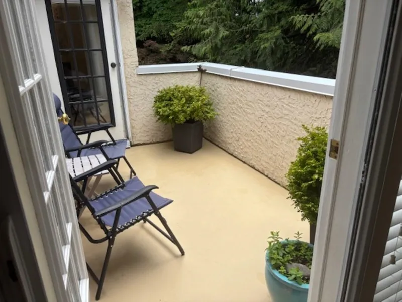 327 1441 GARDEN PLACE - photo 3 of 15