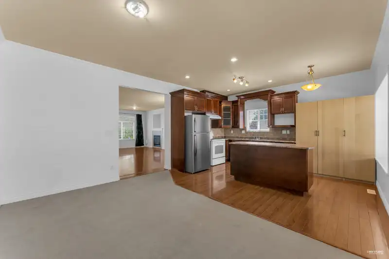 6803 192 STREET - photo 3 of 40